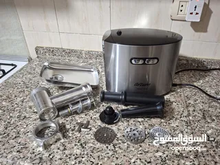  28 أجهزة كهربائية متنوعة بحالة ممتازة جدا للبيع بسبب السفر