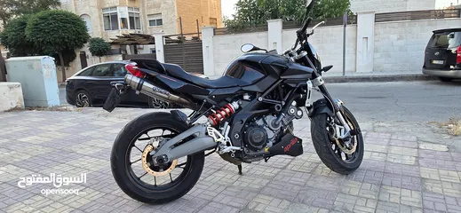  6 دراجة ابريليا 750 cc بحالة ممتازة 2016 ماشية 24000 فقط مالك ثاني صيانة دورية في الشركة 3200 دينار