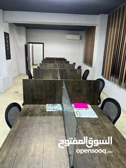  3 أثاث مكتبي بحالة الوكالة