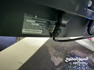  4 شاشة لينوفو Lenovo G34w-10 مقاس 34 بوصة - الجانب اليمين في كسر بالشاشة تقريبا 17٪؜ من الشاشة