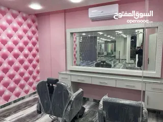  8 اغراض صالون نسائي للبيع في الزرقاء الحالة شبه جديد