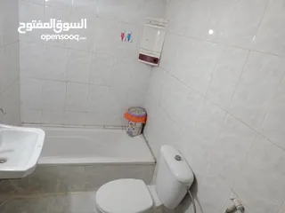  3 شقه للايجار بالقرب من دوار البياضه  تلفون