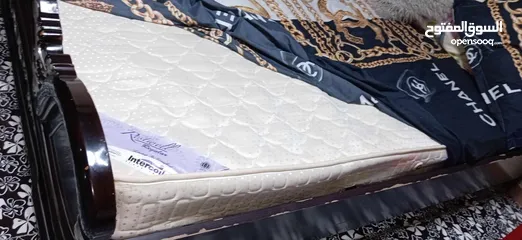  8 سرير مصري خشبي