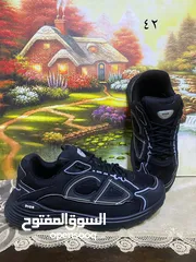  2 حذاء ستايل ومميز وأصلي بعد التاكد من المشتري للبيع حذاء Dior B30  المقاس: 41 من افخم واغلى الأحذية