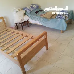  1 سرير عدد 2 مستعمل حشب زان بحالة جيدة جدا مع فرشات للبيع