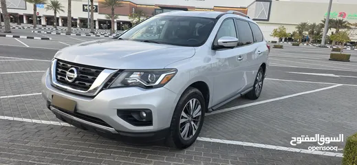  8 Nissan Pathfinder sL 2017