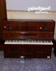  1 بيانو كلاسيكي فاخر من ماركة “Belarus” صوت أصيل، تصميم أنيق، ولمسة فنية راقية!