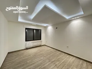  27 شقة طابق شبه ارضي للبيع مساحة 200م مع ترس وحديقه وكراج 250م بأجمل مناطق خلدا (مشروع 114