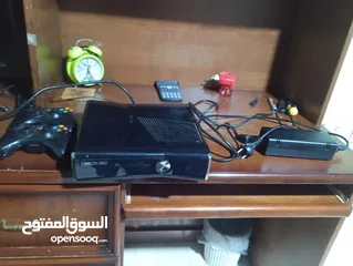  1 XBOX 360  فوق 180لعبه / مهكر