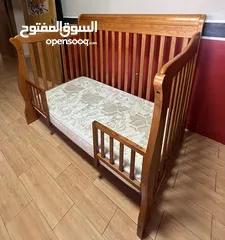  10 تخت طفل وطاولة غيار