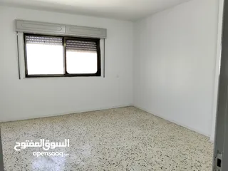  5 منزل للايجار حلحول الشارع الرئيسي