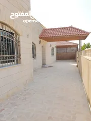  16 فيلا لم تسكن تشطيب فخم واجهة 35 متر حجر عالشارع في منطقة الجريبا - ياجوز