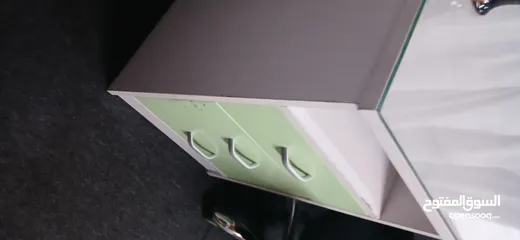  9 مكتب راقي أبيض للدراسة و والعمل