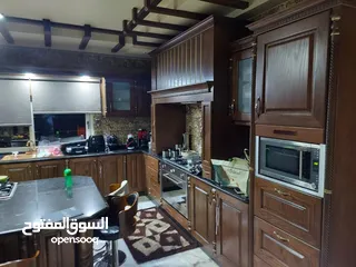  4 للبيع فيلا شبه قصر في اجمل مواقع دابوق الهادئه 1050 م