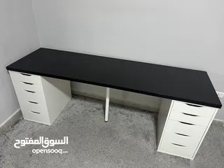  2 مكتب للدراسة والشغل ايكيا باللون الاسود والابيض كبير