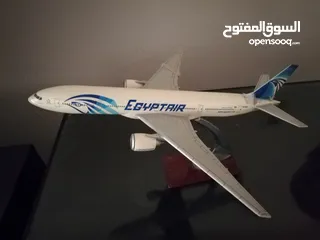  2 نموذج معدنى لطائرة لاحدي شركات الطيران العالمية ويصلح  لشركات السياحة وهواة التحف