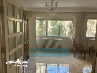  5 شقة طابق اول مساحة الشقة 210 متر مربع خلف السفاره السعودية