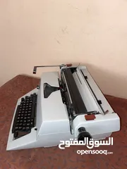  12 3 آلات طابعة يدوية وواحدة كهرباء . الاسعار والتفاصيل في الوصف.