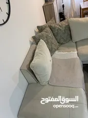  9 طقم كورنر حرف Lمع ثنائية 7مقاعد بحالة جيدة جدا  الدوار السابع مع خزانه التلفزيون
