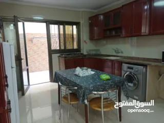  8 شقه مفروشه