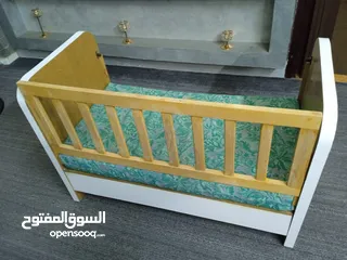  2 تخت اطفال عدد 2و تخت بيبي1