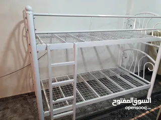  1 سرير حديد طابقين بحالة الوكالة
