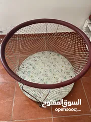  5 حاضنة أطفال دائرية كبيرة قابلة للطي مستعملة بحالة جيدة قاعدة مبطنة سهلة التخزين و مناسبة للعب و نوم