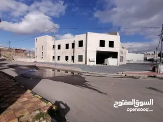  4 مجمع تجاري للبيع في منطقة المقابلين شارع القدس على 3 شوارع