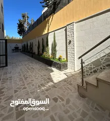  3 شقة مع مسبح خاص و حديقة في حي الجامعه الاردنية بتشطيب مميز
