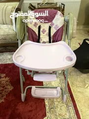  9 كرسي طعام ومرجيحه بالإضافه إلى فرشه العاب من شيكو وحوض استحمام مع فرشة غيار من كام الاسبانيه للبيع