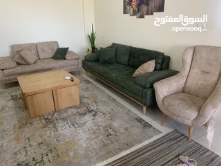 4 عفش بحالة ممتازة ، غرفة نوم ، طقم صالون ، طاولة سفرة ، خزانتان لون ابيض