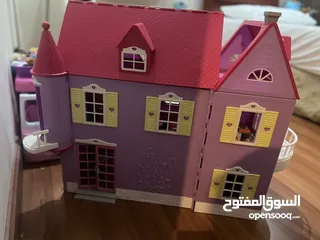  3 Selling a pre - loved dollhouse