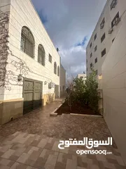  1 فيلا خلف مركز صحي جبيهه للبيع