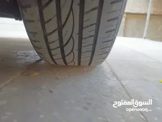  6 4 جنطات المنيوم  مع ثلث فردات كوشوك استعمال 8 اشهر بحالة الوكاله