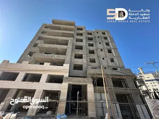  9 شقة سكنية عظم بمساحة واسعة طابق اول مع ترس بالقرب من وسط البلد مقابل مدرس بنات جنين الثانوية