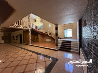  12 فيلا للبيع
