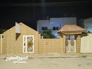  6 منزل للبيع موقع مميز و اطلاله مميزه و محدث بالكامل