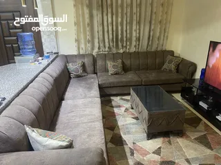 3 كورنر بحالة الوكالة جديد ولا في شي بحاله الوكاله كامل مع الطاوله الخشب لاتيه و سويد و قراطي خشب نخب