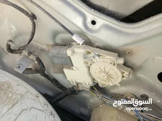  1 باب فورد فيوجن خلفي شمال مليان كل قطعو وقزازو عليه وعالفحص للبيع