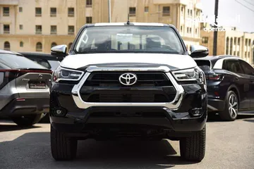  2 لون اسود اتوماتيك Toyota Hilux 2024