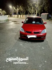  1 متسوبيشي لانسر للبيع موديل 2005 .