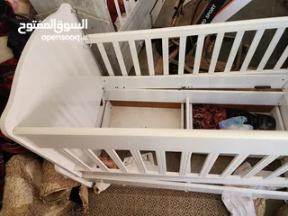  1 سرير اطفال للبيع
