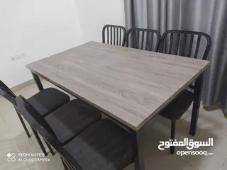 2 طاولة 6 مقاعد من  حول الامارات عمر سنتين  Table with 6 chairs from Pan Home, 2 years old