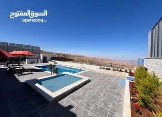  27 شاليهين اثنين  على ارض 4 دونم للبيع و غرفة للحارس  و مستودع. المشروع مفروش كامل و عمر البناء سنة