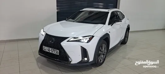  2 Lexus UX200 F Sport