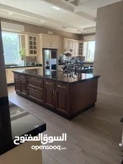  17 فيلا للبيع