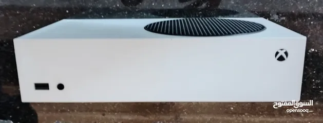  6 Xbox Series S و PS4 Slim للبيع بحالة ممتازة