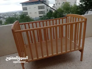  1 تخت بيبي خشب