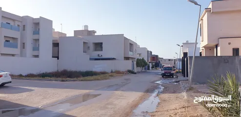  2 قطعة أرض سكنية واجهتين في حي سكني راقي