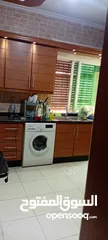  2 للايجار شقه مفروش ثلاثه نوم ثلاث حمامات صاله وصالون وبلكونه طابق اول مطله يوجد مصعد وحارس عماره هاد